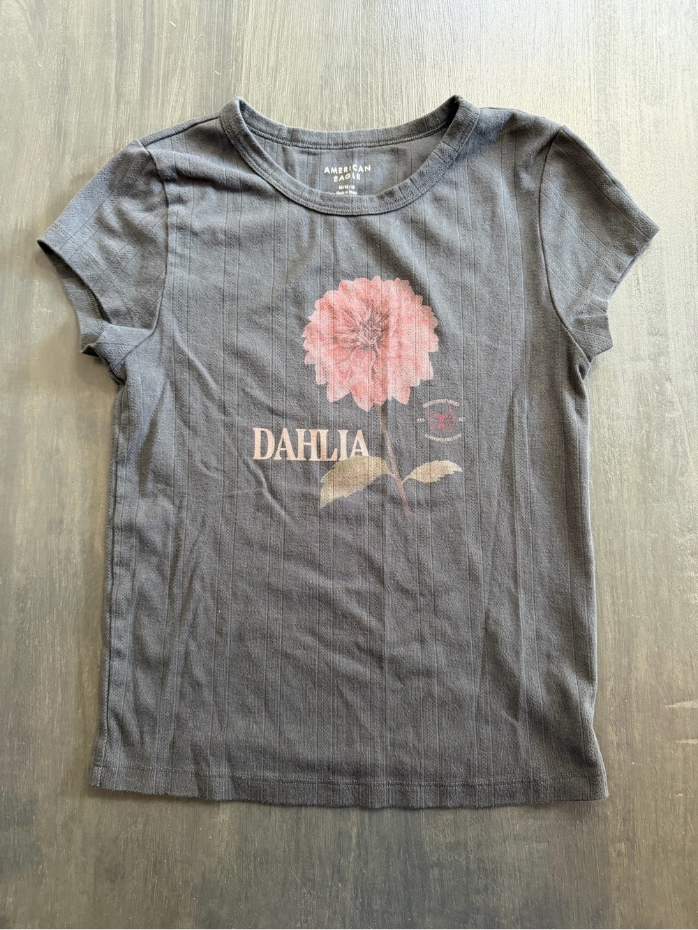 American Eagle Women’s M Gray Dahlia Floral Graphic T-Shirt